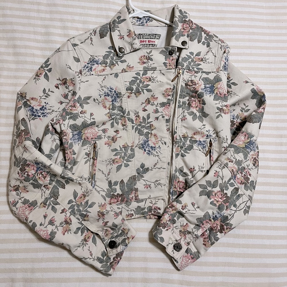 Cropped floral Hot Kiss jean jacket